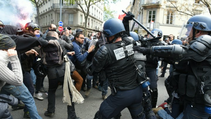 إصابة 77 شرطيا خلال احتجاجات وأعمال عنف في باريس