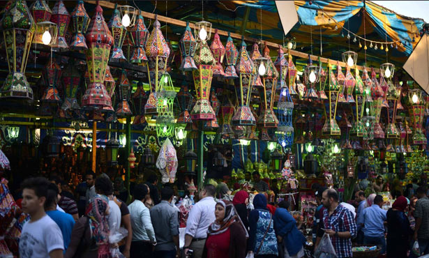 محافظ القاهرة يجتمع بالغرفة التجارية لبحث استعدادات شهر رمضان وضبط السوق