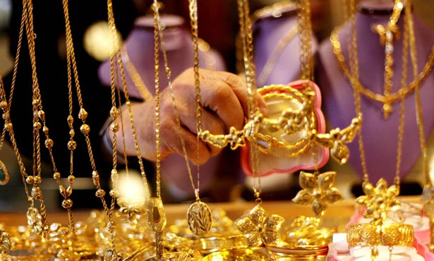 أسعار الذهب تسجل أكبر هبوط يومي منذ عامين ونصف وتنخفض 2%