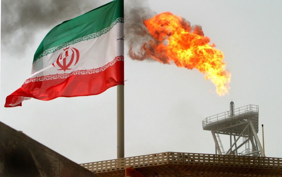 مخاوف بدء سريان عقوبات إيران ترفع أسعار النفط