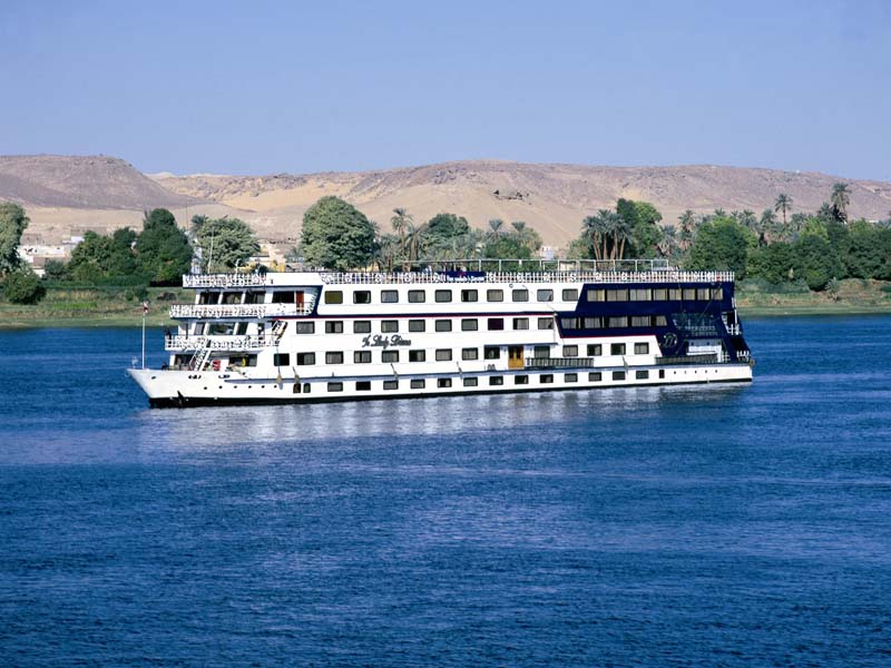 «وادى النيل للملاحة» توقف رحلاتها النهرية للسودان