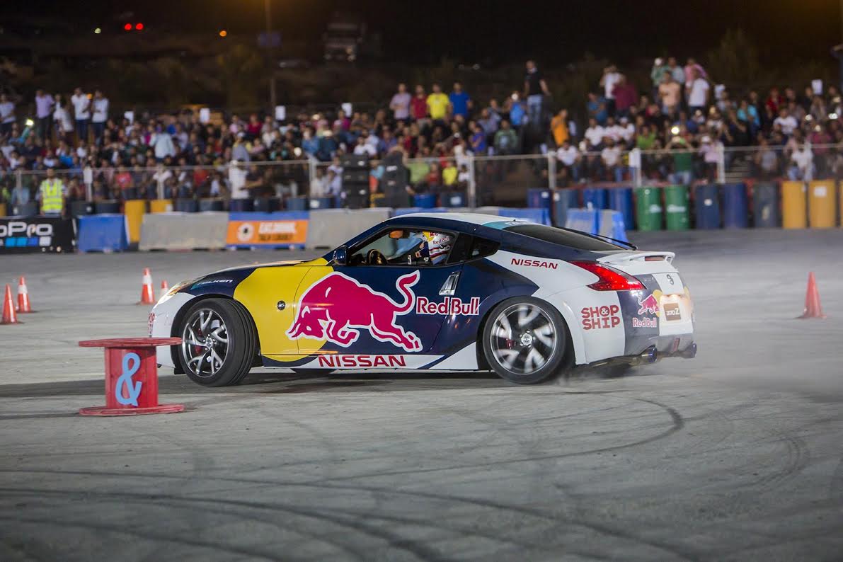 Кар паркинг дрифт ниссан. Дрифт Ниссан ГТР 35 Red bull. Ниссан 34 ред Булл. Red bull car Park Drift.