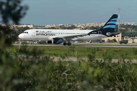 تايمز أوف مالطا : خاطف الطائرة الليبية موالِ للقذافي