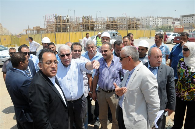 أكثر من 15 مشروعا بطرق القاهرة الجديدة ووزير الإسكان يتفقد