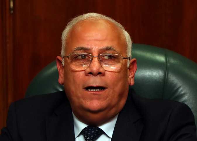 محافظ بورسعيد يحذر من مخالفات التصرف بالوحدات الصناعية للشباب
