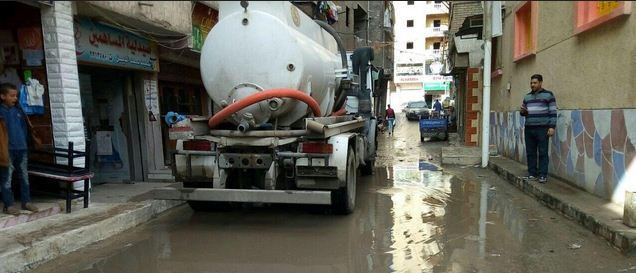 رفع مياه الأمطار من شوارع وميادين مرسى مطروح