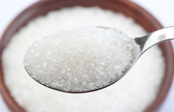 حظر استيراد السكر الأبيض والخام لمدة 3 أشهر