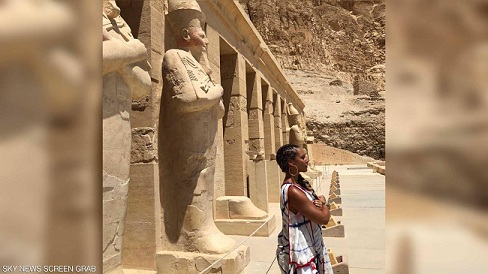 فنانة أمريكية تتغزل في آثار مصر