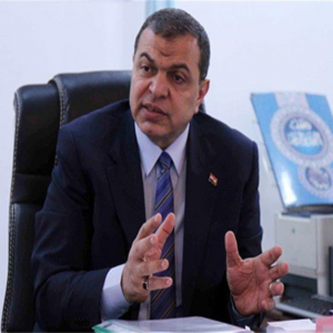 وزير القوى العاملة يتلقى تقريرًا حول وفاة طبيب مصري في الكويت بكورونا