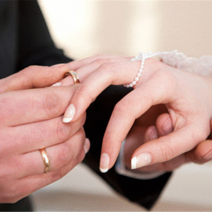تشريع جديد يفرض رسومًا على المهور غير المحددة بعقود الزواج