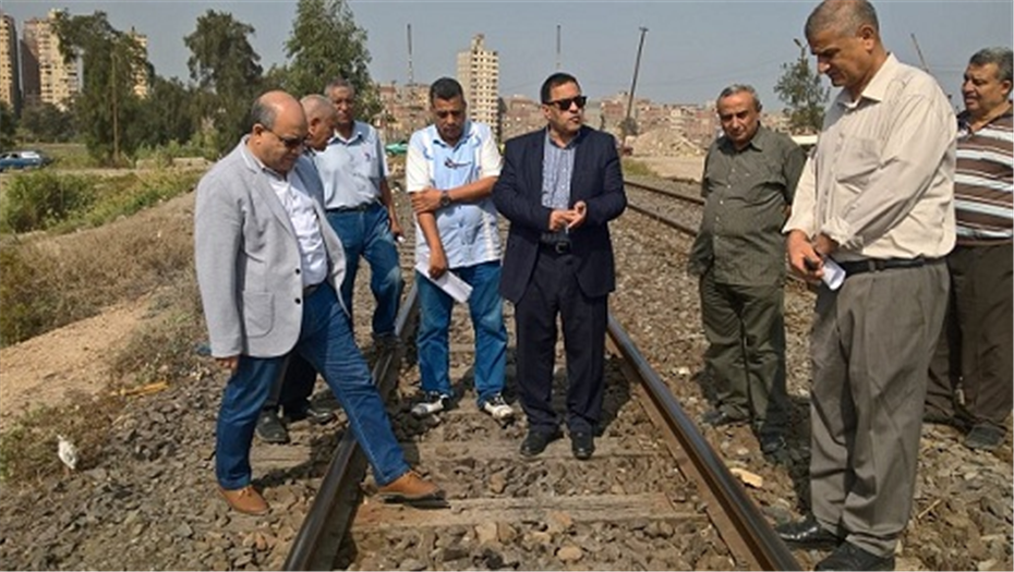رئيس السكة الحديد يتابع استعدادات استقبال الجرارات الجديدة داخل ميناء الأسكندرية