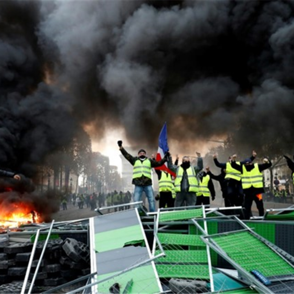 أحمد موسي : المظاهرات فى فرنسا بها مندسون وقناصة