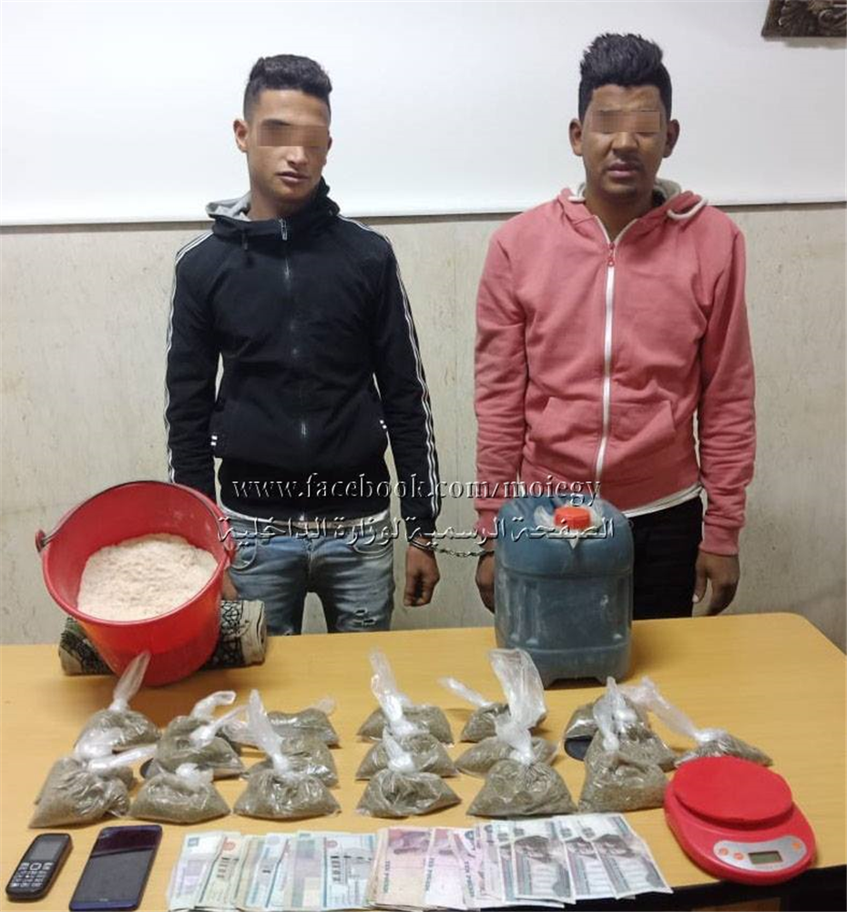 الداخلية تضبط شخصين بحوزتهما 3 كيلو ستروكس
