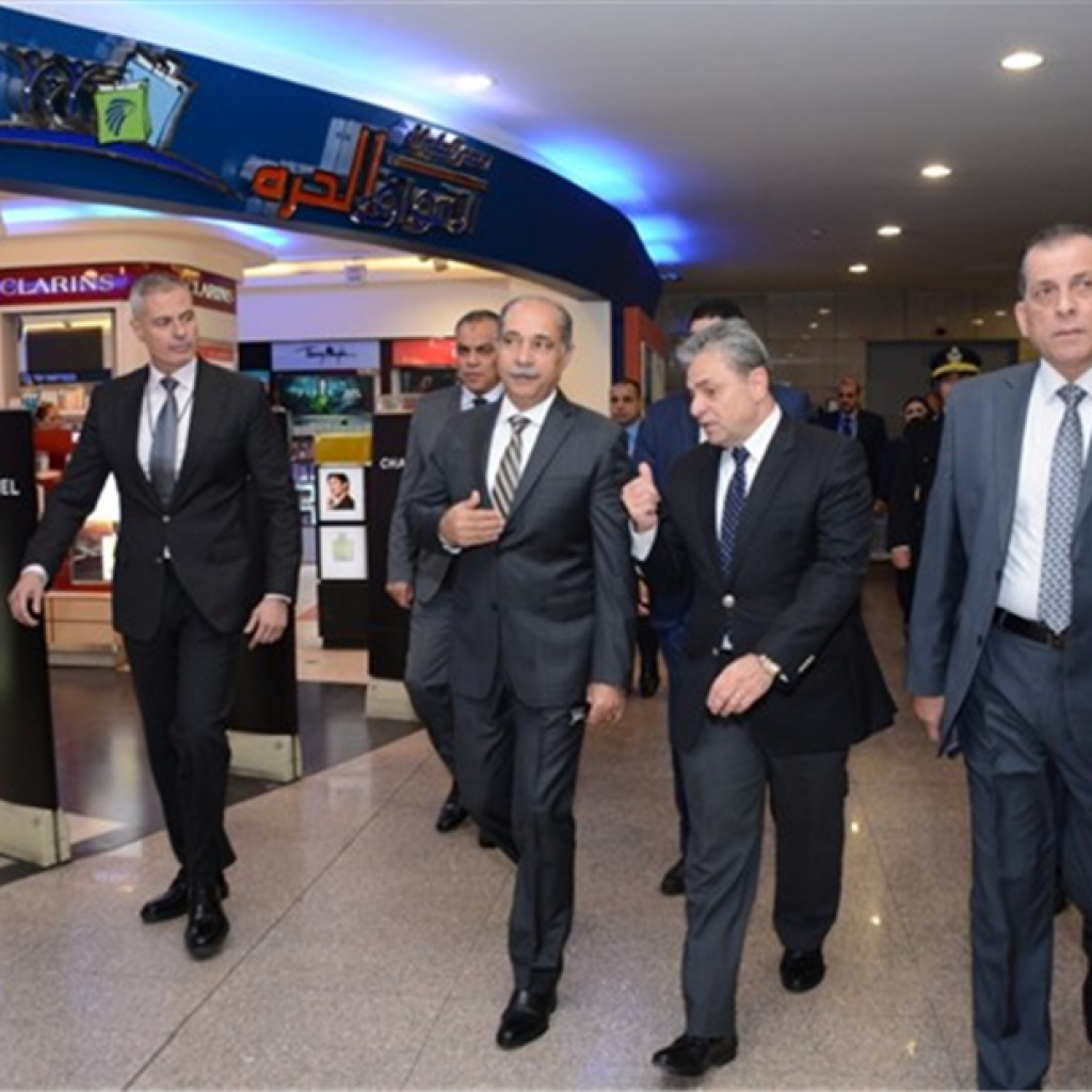 وزير الطيران يفتتح أحدث استراحات مطار القاهرة