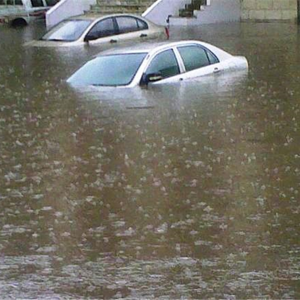 الإسكندرية تحذر من نزول الشوارع «أمطار غزيرة تحولت لسيول»