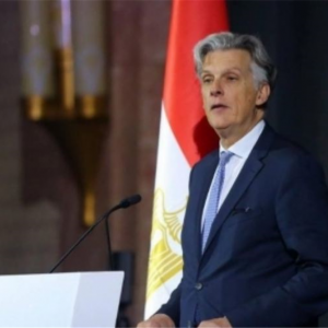 السفير البريطاني بالقاهرة : 77 % من المصريين ليس لهم حسابات بنكية