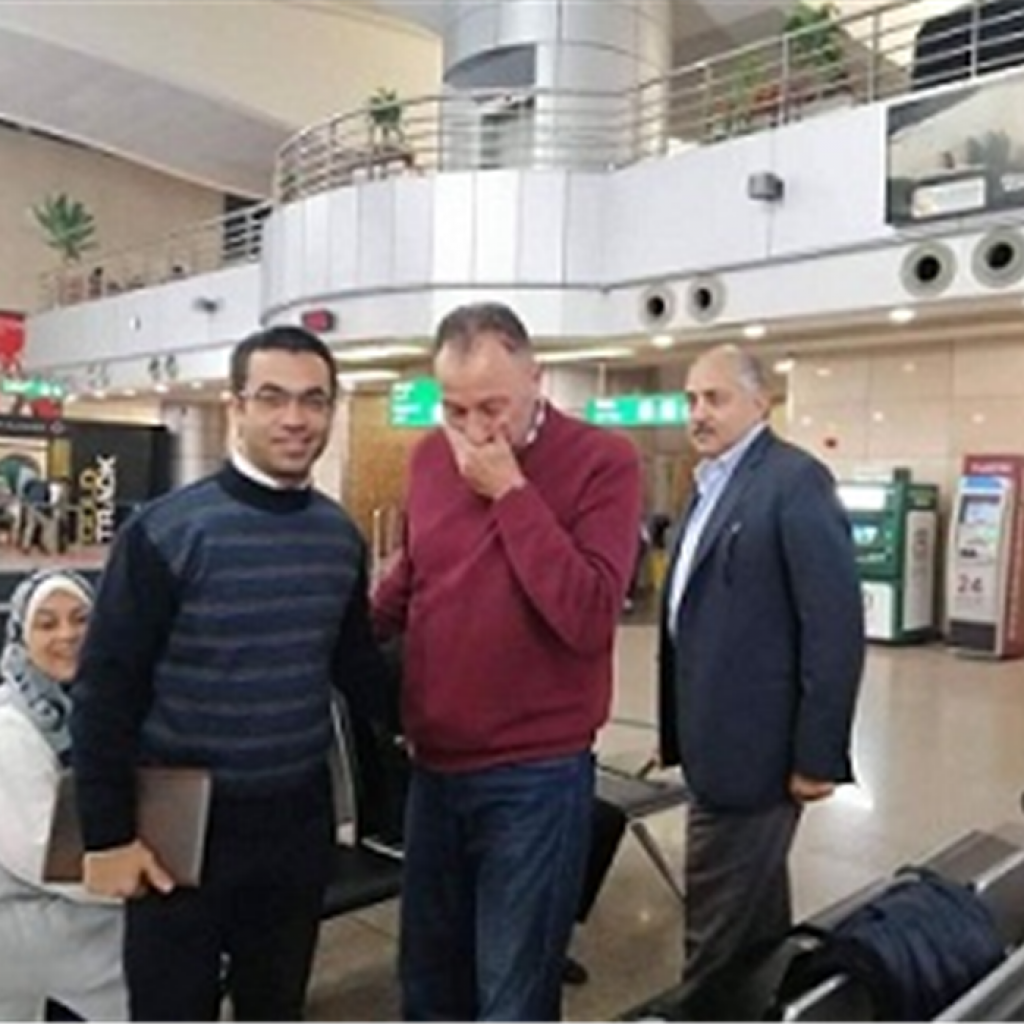 صور | حفاوة كبيرة تستقبل الخطيب فور عودته إلى القاهرة