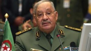 رئيس الأركان الجزائري يطالب بإعلان خلو منصب الرئاسة