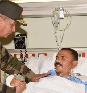 وزير الدفاع يزور المرضى بالمستشفيات العسكرية