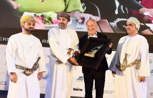 سميح ساويرس يحصد جائزة أفضل مستثمر أجنبي في سلطنة عمان