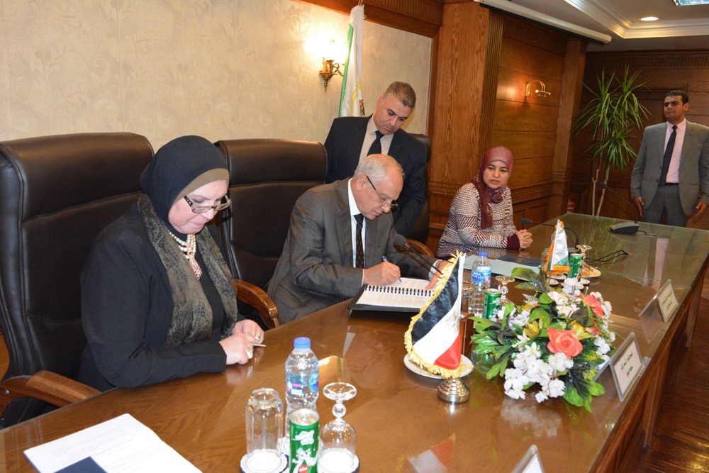 الجيزة توقع بروتوكولا مع «تنمية المشروعات» لإنشاء خزان أرضي