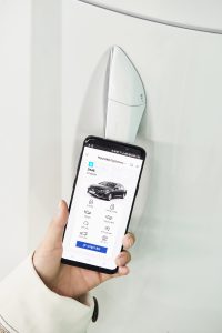 هيونداى تقدم مفتاحًا رقميًا عبر تطبيق المحمول فى سياراتها الحديثة