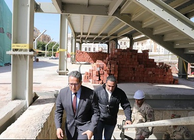 وزير الآثار يتابع تطور أعمال ترميم المتحف اليوناني الروماني بالإسكندرية