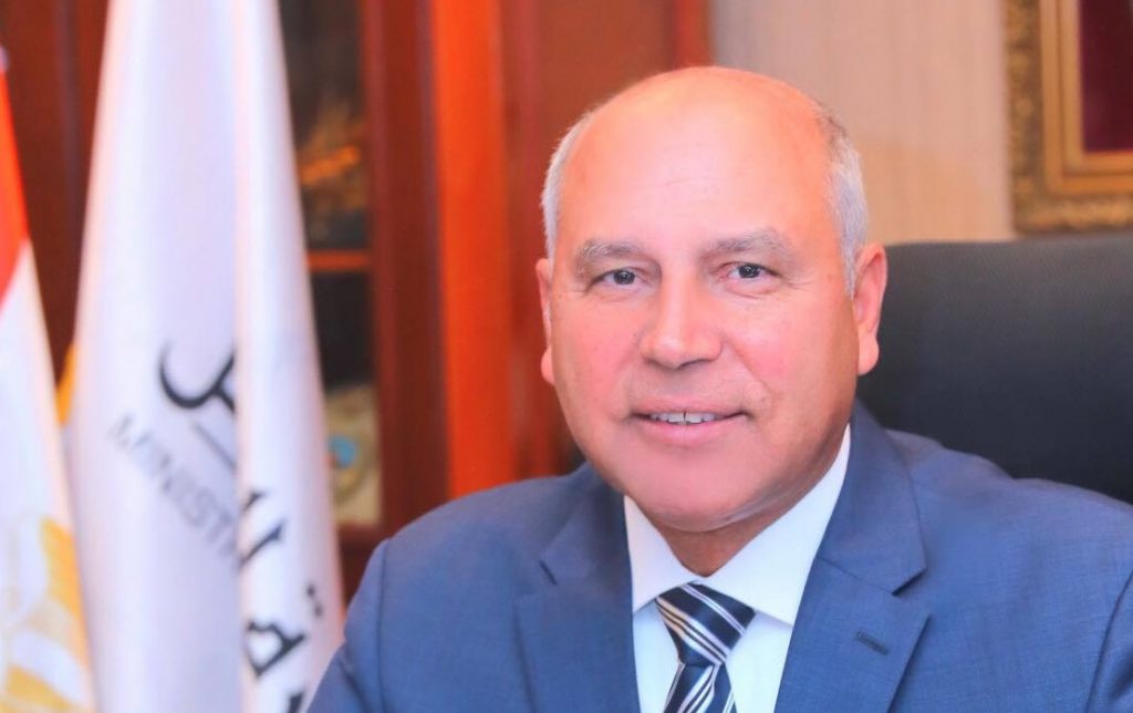 تفاصيل جولة وزير النقل بمحطة مصر في أول أيام الاستفتاء