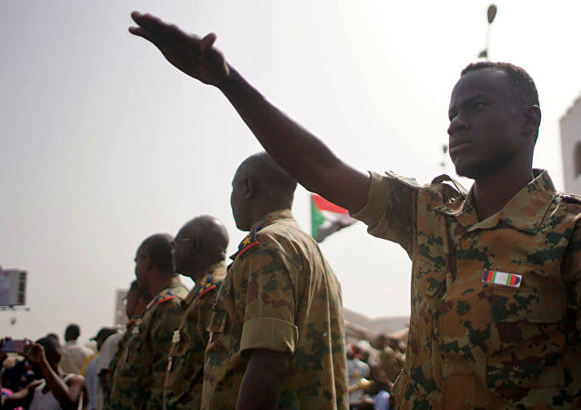 وزير الدفاع السوداني: اعتقال البشير والتحفظ عليه في مكان آمن