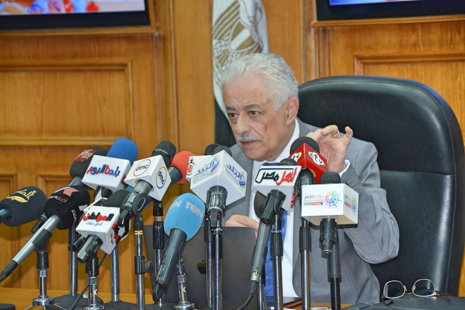 وزير التعليم يفند 8 مشروعات لاستكمال امتحانات العام الدراسى الحالى