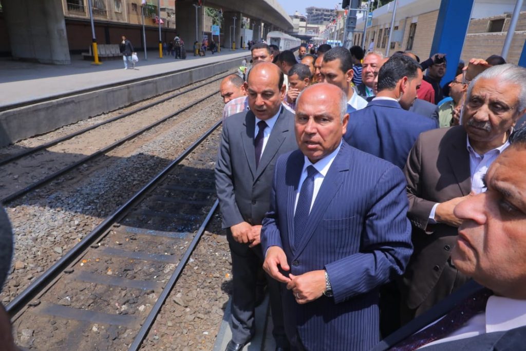 تعرف على تفاصيل جولة وزير النقل بمحطة سكة حديد الجيزة (صور)