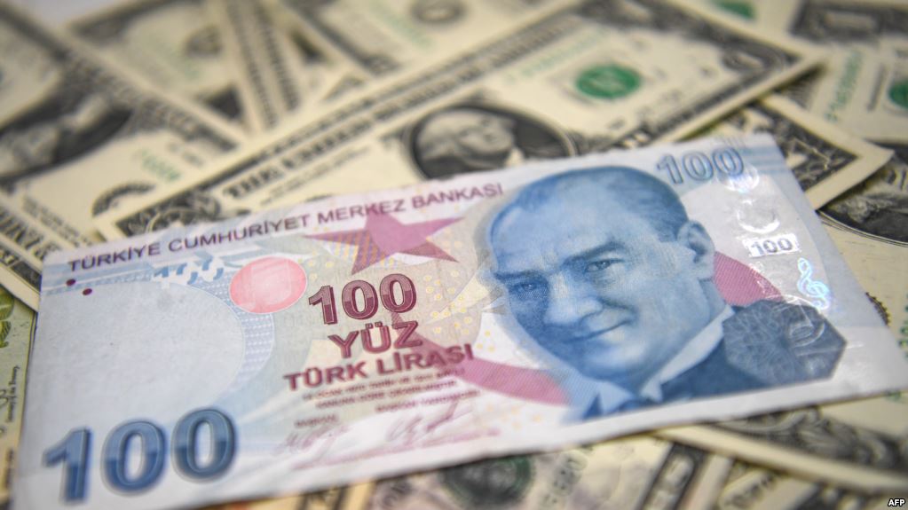 هبوط الليرة التركية إلى أدنى مستوى منذ شهر مايو الماضي