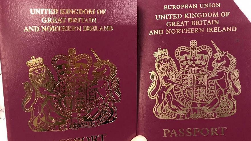 بريطانيا تبدأ إصدار جوازات سفر لا تحمل تصنيف "الاتحاد الأوروبي"