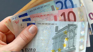 الحكومة لصندوق النقد: ندرس جمع 3-5 مليار يورو في النصف الأول من العام