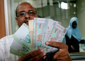 المركزي السوداني يرفع سعر العملة إلى 45 جنيها للدولار