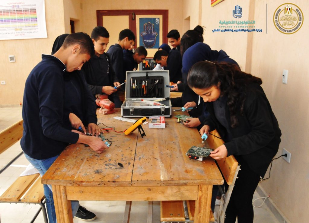 «التربية والتعليم» تفتح باب التقدم لوظائف مدرسة التكنولوجيا التطبيقية
