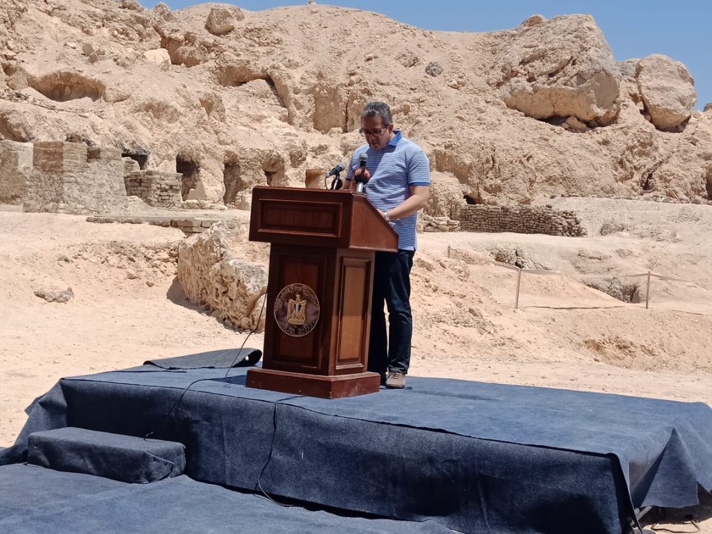 وزير الآثار: اكتشاف مقبرة صف هدية من مصر للعالم بأسره