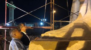 وزير الآثار يتفقد تمثال رمسيس الثاني في الأقصر (صور)