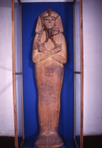 عرض تابوت نادر لرمسيس الثانى ضمن قطعة الأسبوع بالمتحف المصرى