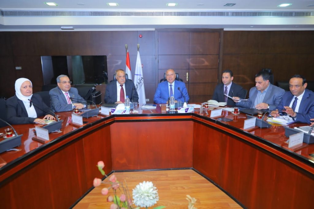 كامل الوزير يلتقي رئيس «العربية للتصنيع» لدعم التعاون بمجال السكك الحديدية