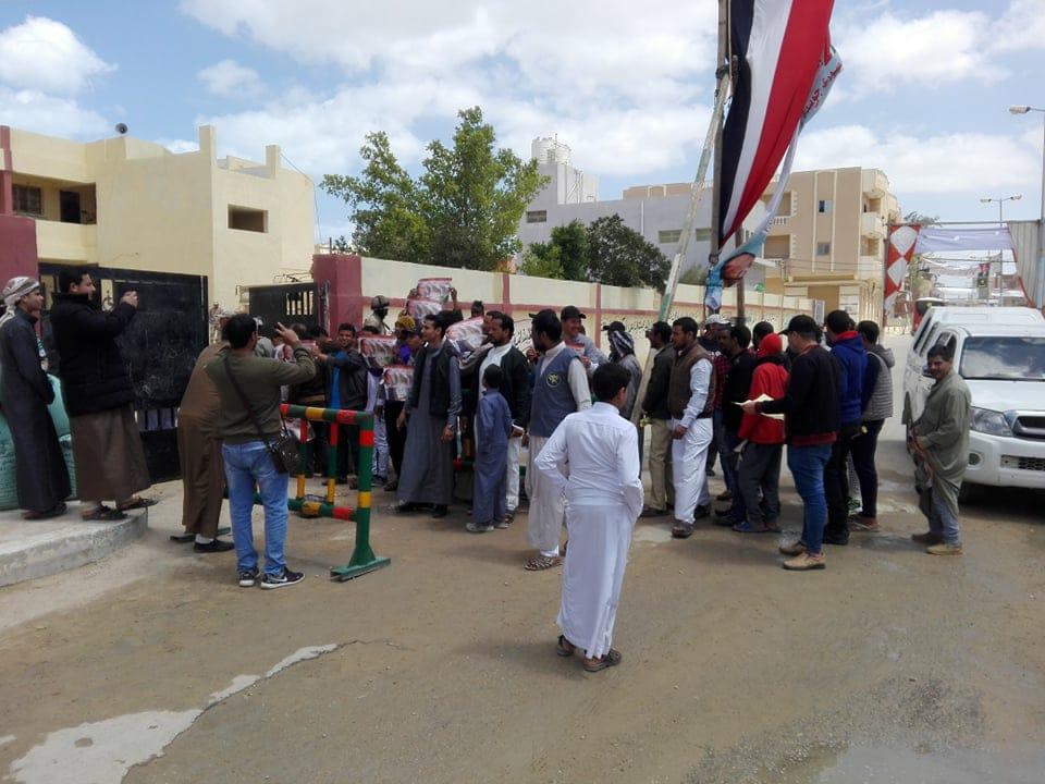 إقبال للمواطنين على الاستفتاء في بعض لجان مدينة الحمام بمطروح