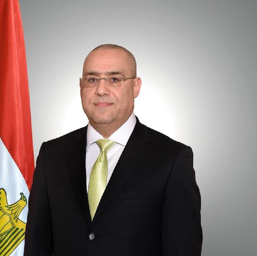 وزير الإسكان يلتقي رئيس «المقاولون العرب» لاستعراض مشروعاتها في أفريقيا