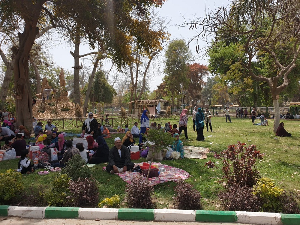 حدائق القناطر تستقبل المواطنين فى أعياد شم النسيم (صور)