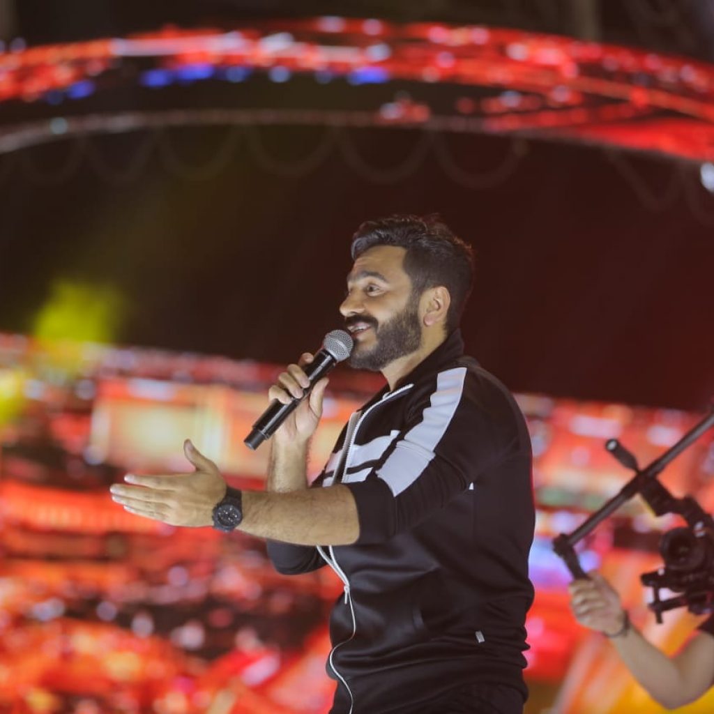 تامر حسني يحيي حفلا كبيرا في أوبرا دبي بعيد الفطر (صور)