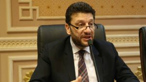 عمرو المنير يقترح دمج بعض الوزارات لحل أزمة الجهاز الإداري