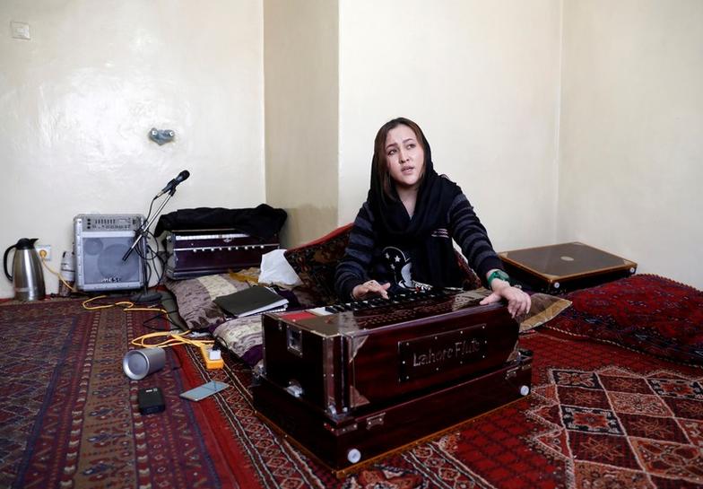 زهرة إلهام تفوز بـ«نجوم أفغانستان» لأول مرة منذ الإطاحة بطالبان