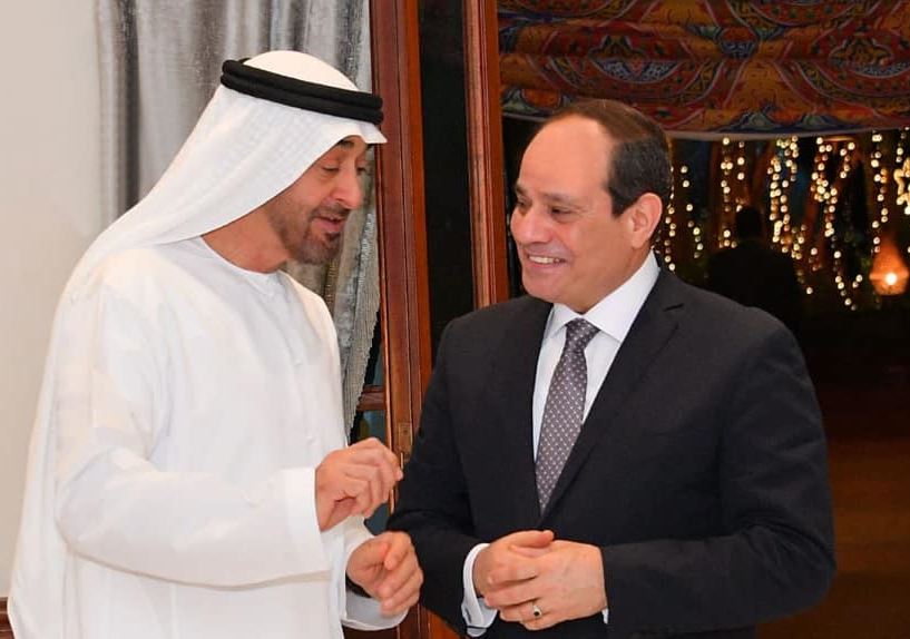 الرئيس السيسي في وداع ولي عهد أبوظبي بعد زيارة قصيرة لمصر(صور)