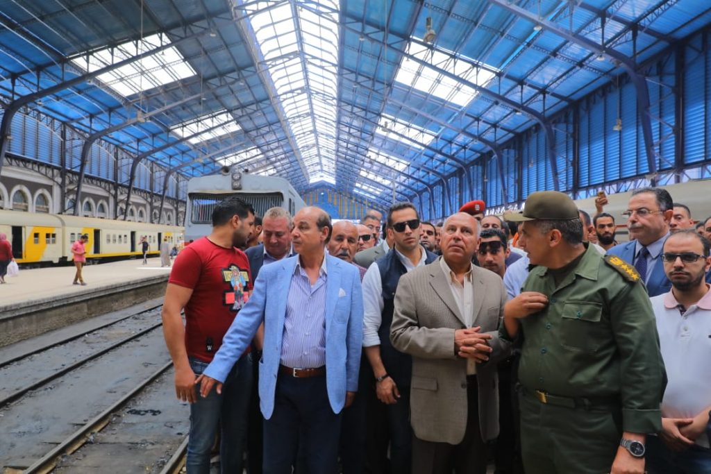 وزير النقل يعلن عن خطة تحويل قطار أبوقير إلى مترو بالجر الكهربائى