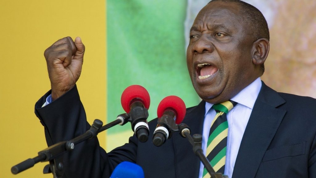 الحزب الحاكم في جنوب أفريقيا يفوز بأغلبية البرلمان