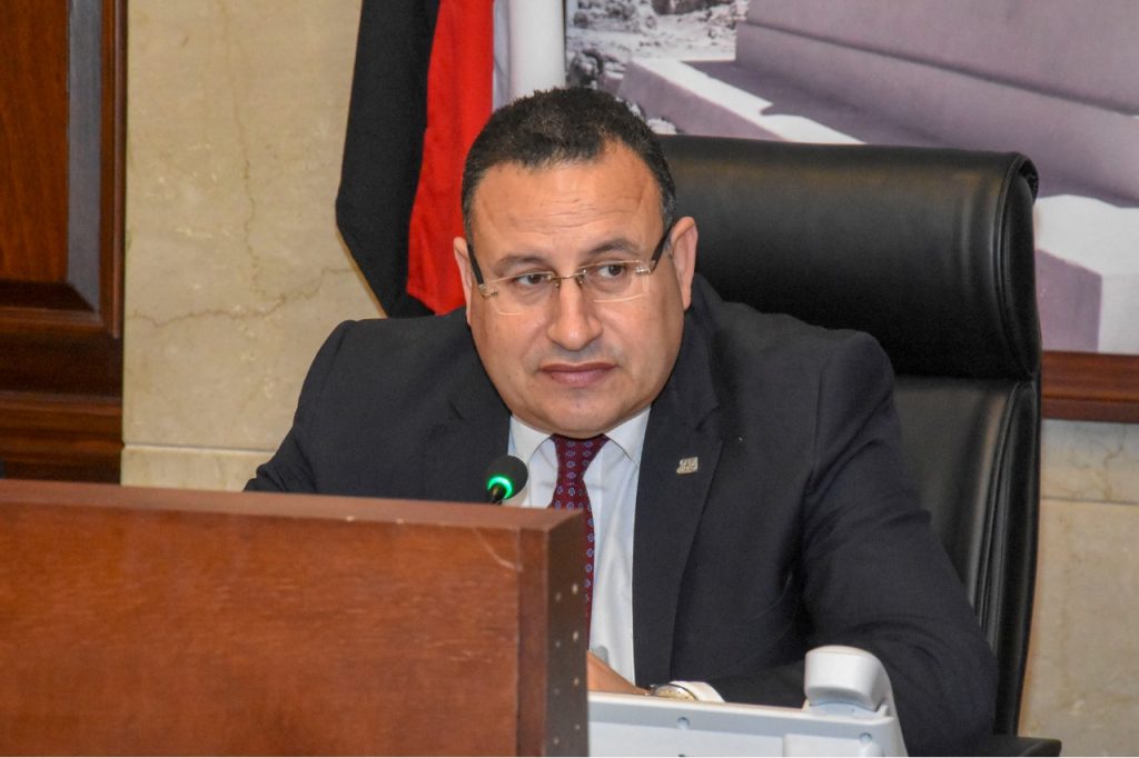 محافظ الإسكندرية يعيد تشكيل مكتب خدمة المستثمرين